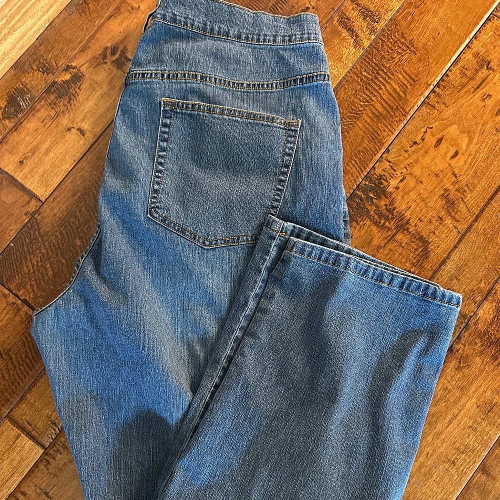 Avenue Blues Straight Leg Blue Jeans.  Size 18/30 Inseam.